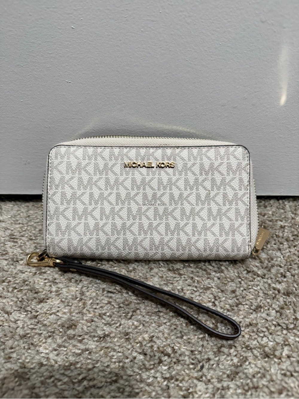 NWOT Michael Kors Cream and Light Gray MK Logo Wristlet with Gold Hardware
